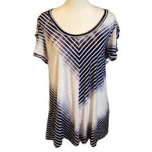 Weekend by Suzanne Betro tunic. Size L. Cute ruffle sleeves. Navy and white.